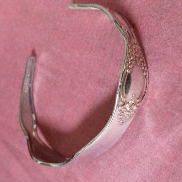 Spoon Design Bracelet - Picture 4 of 6